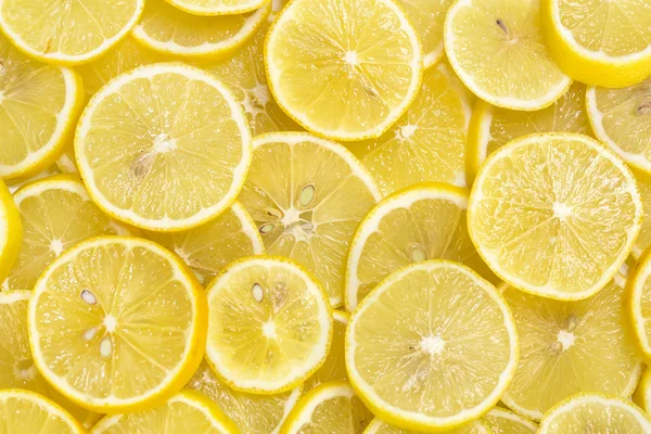 Limões maduros fatiados — Fotografia de Stock