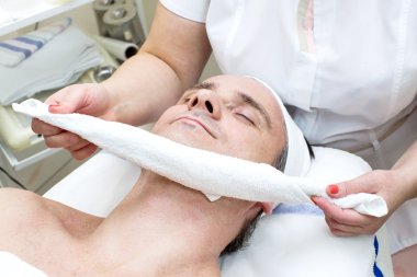 Erkekte Güzellik Salonu