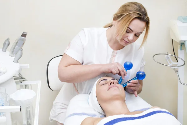 Woman during facial procedure — Stock Photo, Image