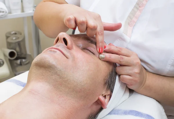 Man in a beauty salon — Stock Photo, Image