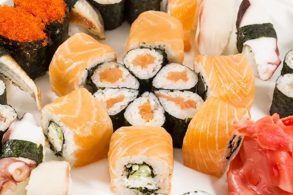 Lahodné sushi rolky — Stock fotografie