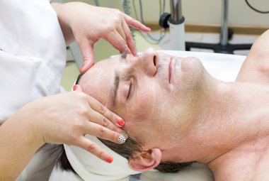 Erkekte Güzellik Salonu