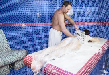 Kadının fırçalayın yapması