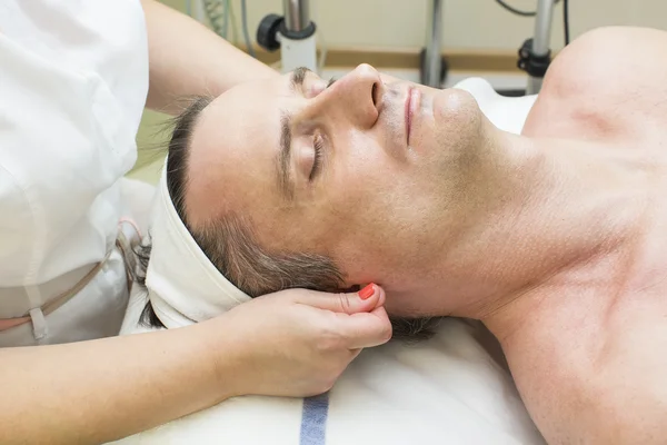 Man in a beauty salon — Stock Photo, Image