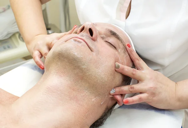 Man in a beauty salon — Stock Photo, Image