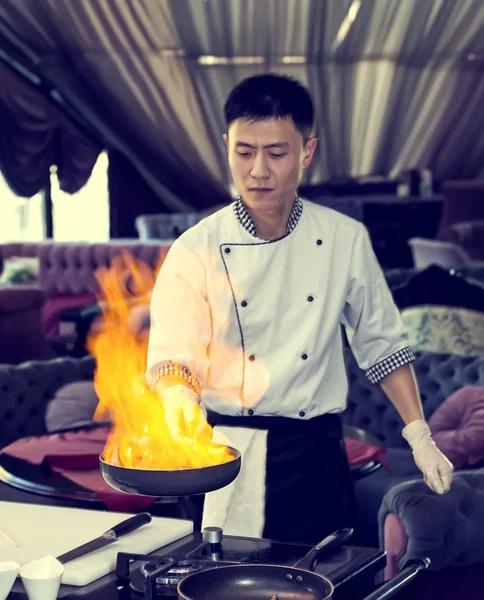 Chef preparing meal — Stock Photo, Image