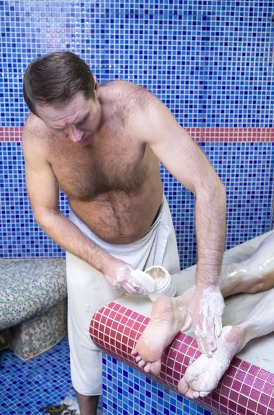 Mujer haciendo scrub —  Fotos de Stock