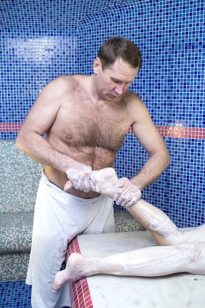 Mujer haciendo scrub —  Fotos de Stock