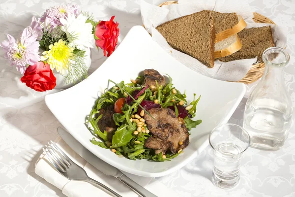 Rabbit liver salad — Stock Photo, Image