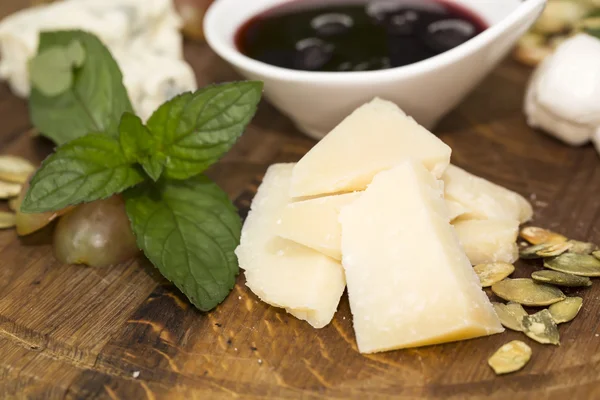 Plate of different kinds of cheese — Stock Photo, Image