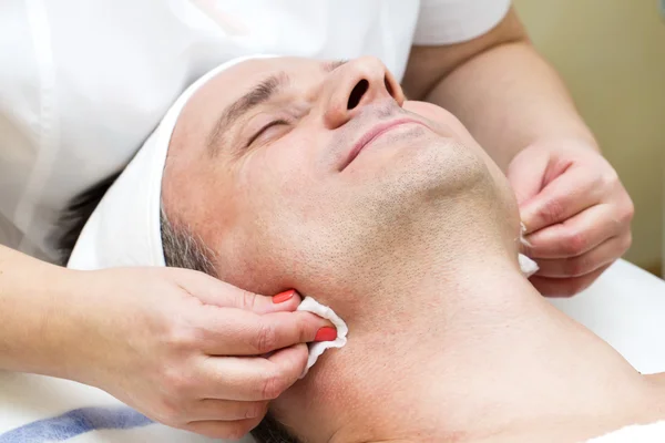 Man in a beauty salon — Stock Photo, Image