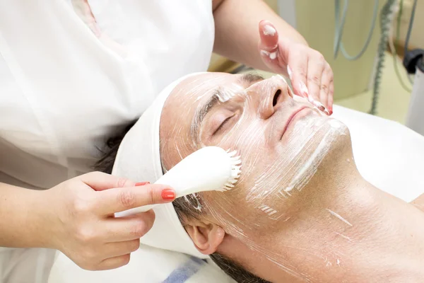 Hombre en un salón de belleza —  Fotos de Stock