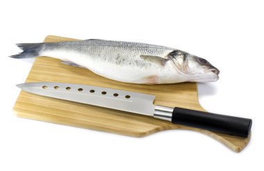 Bıçak ile çiğ balık