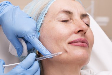 Enjeksiyon ile kozmetik tedavi