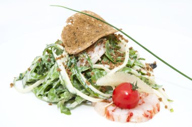 Yeşiller ve karides salatası