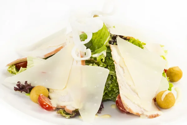 Salat aus Fleisch, Käse und Gemüse — Stockfoto