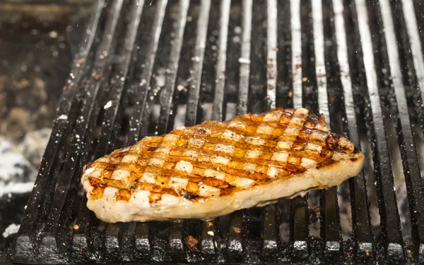 Cooking tasty catfish — Stock Photo, Image