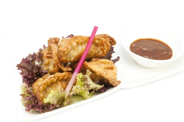 Japanese dumplings with lettuce — Stock Photo, Image