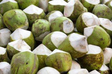 Asya pazarında hindistancevizi