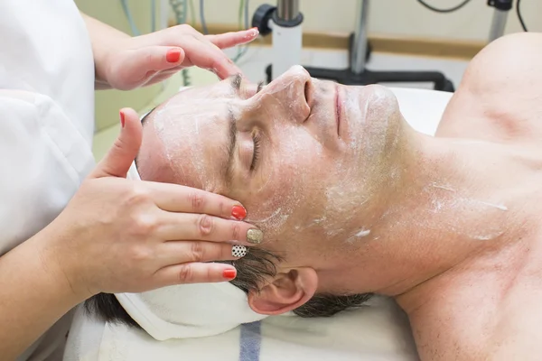 Man in beauty salon — Stock Photo, Image