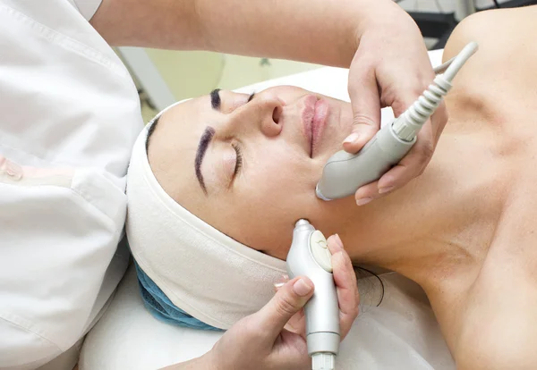 Masaje y exfoliaciones faciales —  Fotos de Stock