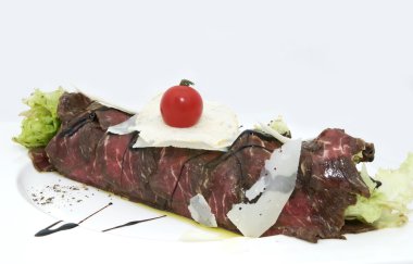 Carpaccio otlar ve peynir ile