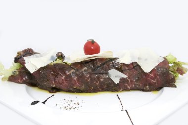Carpaccio otlar ve peynir ile