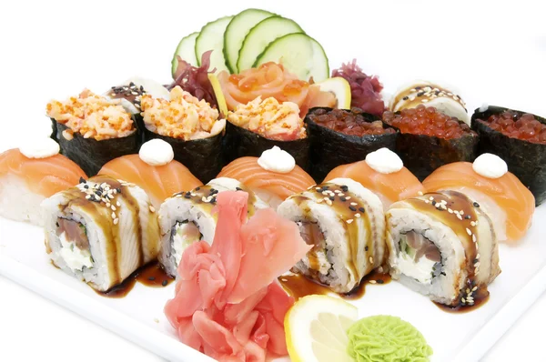 Rolos de sushi deliciosos japoneses — Fotografia de Stock