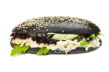 Peynir, sebze ve deniz ürünleri sandviçi