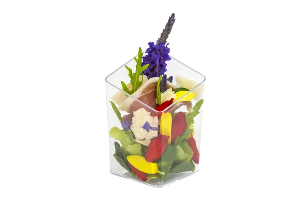 肉、野菜と花のカナッペ — ストック写真