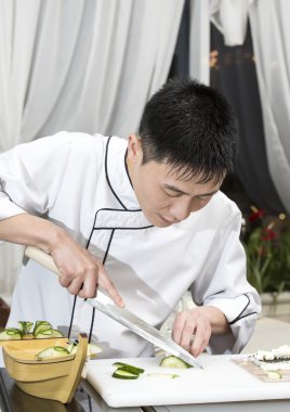 Şef salatalık Dilimleme