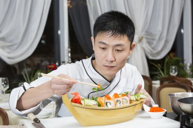 Rulo suşi dekorasyon Şef