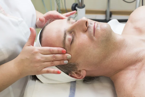 Man in a beauty salon — Stock Photo, Image