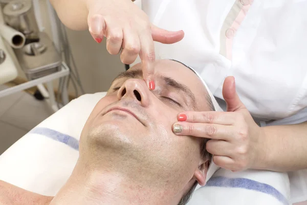 Man in a beauty salon — Stock Photo, Image