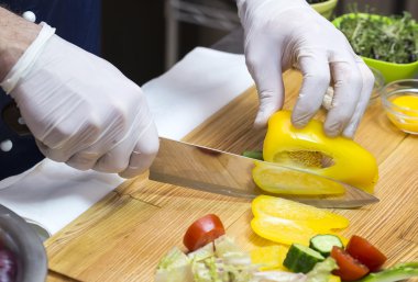 Cook kanepeler hazırlanıyor