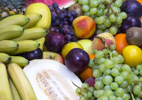 Diferentes tipos de frutas — Fotografia de Stock