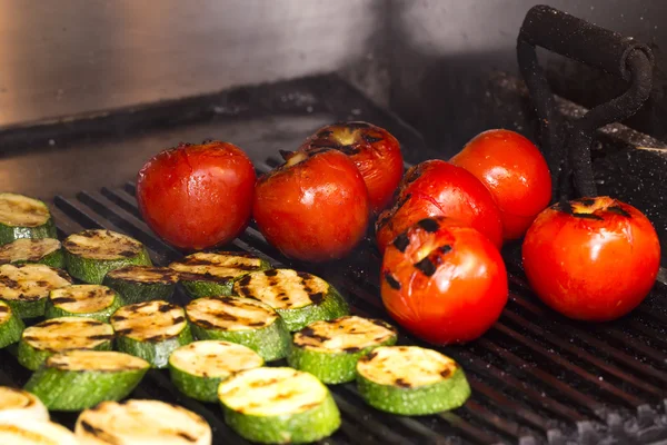 Cooking vegetables on grill — Stock Photo, Image