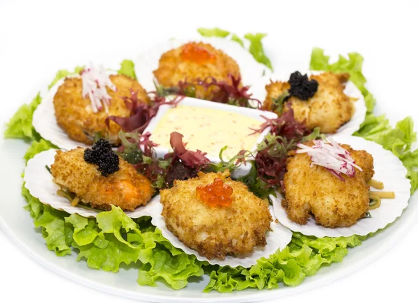 Fried scallops with caviar — Stock Photo, Image