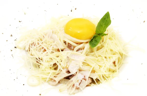 Espaguetis con huevo y verduras — Foto de Stock