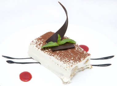 tiramisu pastası parçası