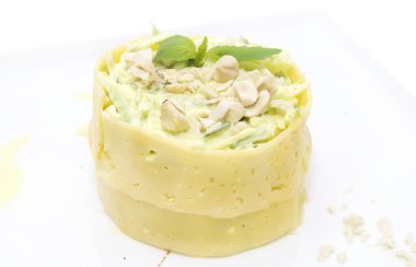 Yengeç ve peynir salatası