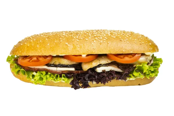 Sandwich mit Gemüse, Salat und Fleisch — Stockfoto