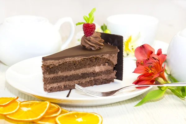 Stück Kuchen auf dem Tisch — Stockfoto