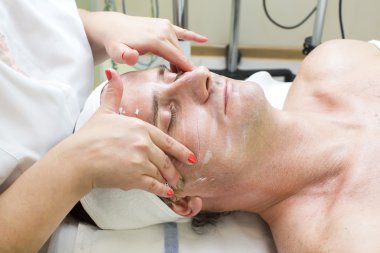 Erkekte Güzellik Salonu