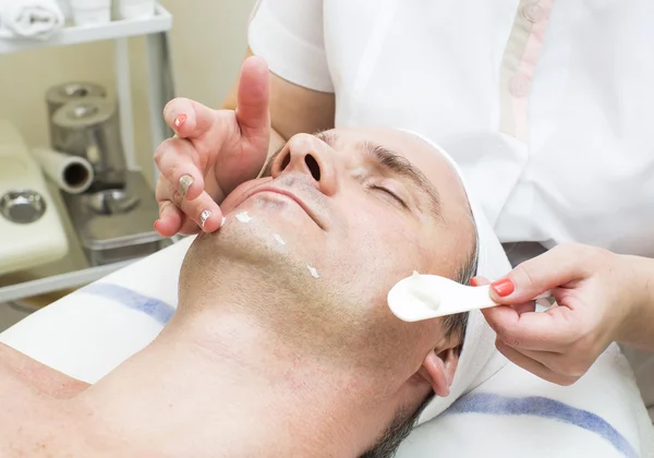 Hombre en un salón de belleza —  Fotos de Stock