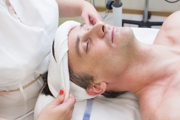 Man in a beauty salon — Stock Photo, Image