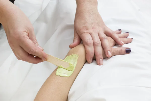 Woman doing depilation — Stock Photo, Image