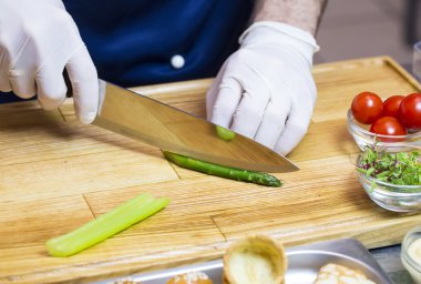 Cook kanepeler hazırlanıyor