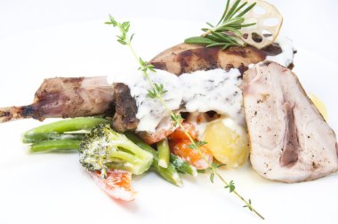 Kavrulmuş tavşan et ve patates