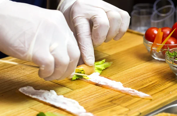 Cook preparing canapes — Stock Photo, Image